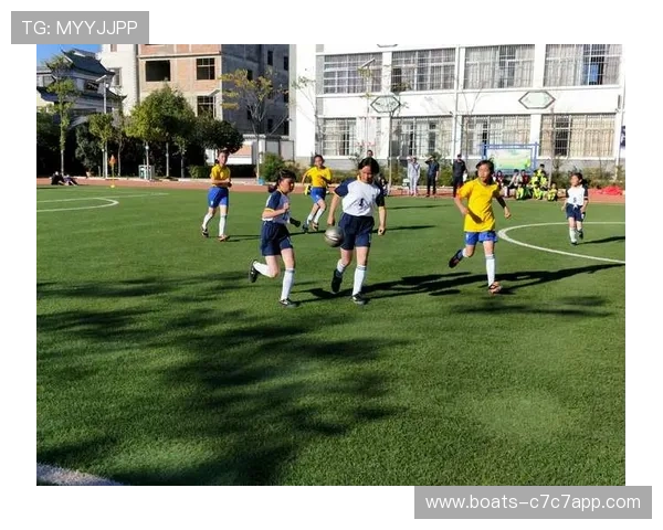 方姓足球巨星崛起记 纵横绿茵场展现不凡才华